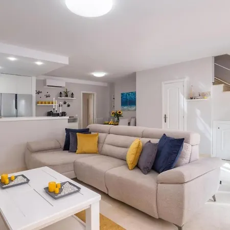 Luxury Delmare Pool Family Only Holiday home